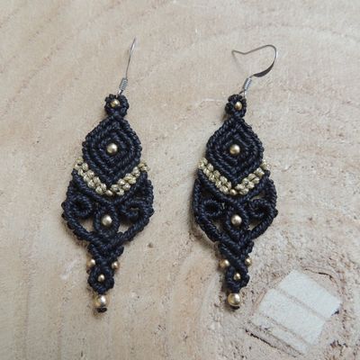 Boucles d'oreilles en micro-macramé noir et doré