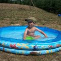 Nathan dans sa piscine