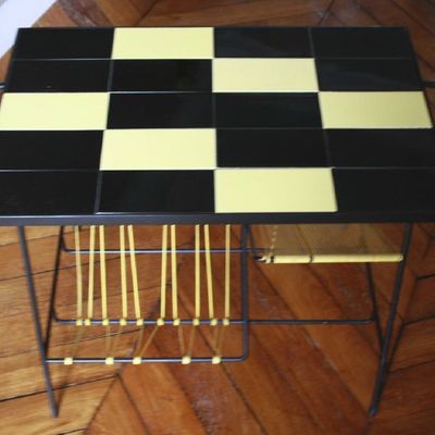 VENDU Desserte damier noir & jaune avec porte-revue Vintage années 60 / 75 € 