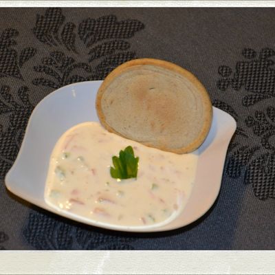 CRÈME DE FROMAGE FRAIS AU SAUMON ET CÉLERI BRANCHE ET LEURS BLINIS