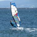 Windsurfeurs au planing le 16 avril sur l'étang de Thau à Marseillan