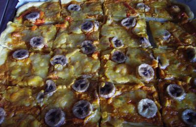 Pizza indienne au curry, banane et mozza