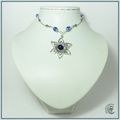 Collier fleur bleue