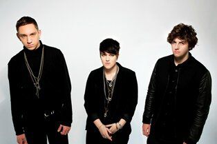 The XX revient avec On Hold