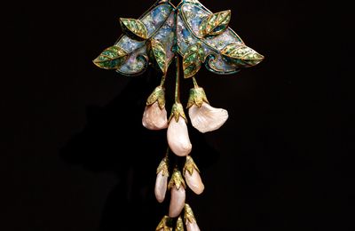 Hook in the shape of a wisteria branch, Georges Fouquet, ca. 1908 - ca. 1910