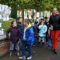 DANS LA COUR DE L’ÉCOLE JEAN ZAY, UNE EXPOSITION POUR SE METTRE « LA TÊTE EN BAS ». 