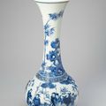 Bottle-Shaped Vase with Figures in Garden, Ming dynasty (1368-1644), Chongzhen period (1627-1644)