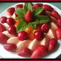 Mousse de fraises et fruits frais