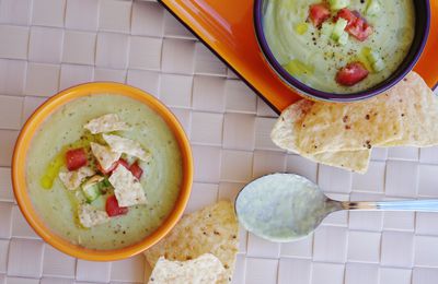 Soupe froide d'avocat et concombre épicée