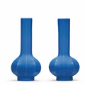 A pair of fluted blue glass vases, Qing dynasty (1644-1911)