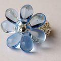 Bagues "fleur" bleues et transparentes