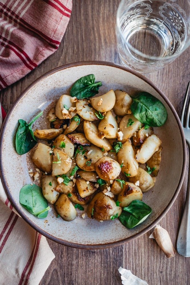 poêlée de topinambours, romarin, recette hiver, recette hivernale, légume oublié, noix, légumes à la poele, recette économique, facile, rapide