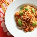 Spaghettis aux saucisses et à la sauce marinara