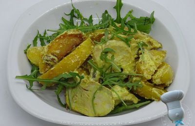 Salade de pomme au curry et poulet citronné, sauce au yaourt