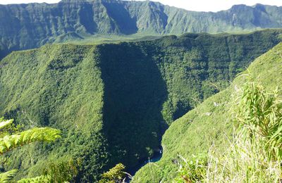 Les 28 échelles du barrage de Takamaka 