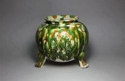 A sancai glazed tripod pottery vessel. China, Tang dynasty 618-907 CE