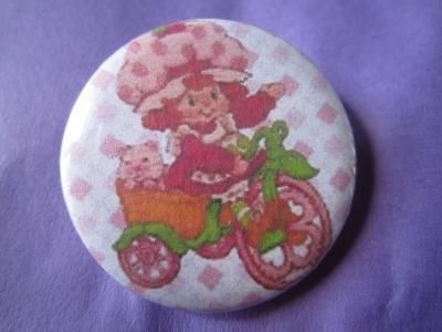 Badge Charlotte aux fraises 30 mm