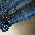 CHÂLE BLEU en dentelle de crochet