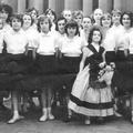 FOURMIES - Fête scolaire, 1960. (Mmes Dufour, Lecire, Mlles Loiseau, Cuvelier, Favril, Crapez, Loro, Bévière, Dubeaurepaire...