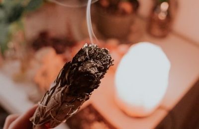 Chasser les mauvais esprits de la maison : méthodes efficaces et sûres