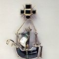 Caravel pendants