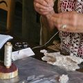 LA DENTELLE AU CROCHET EN PAYS BIGOUDEN