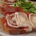 Bruschetta tomate, chèvre et jambon cru