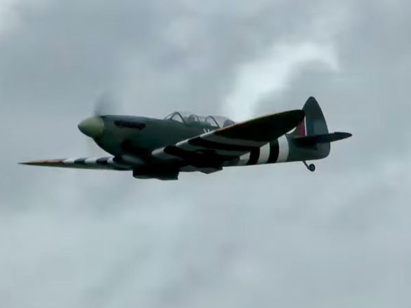 Un Spitfire biplace à l’échelle 1/3.