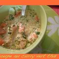 soupe crevettes et nouilles au curry vert thaï