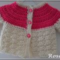 Une petite brassière bicolore au crochet