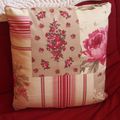 COUSSIN CHAMBRE ROSE A FLEURS