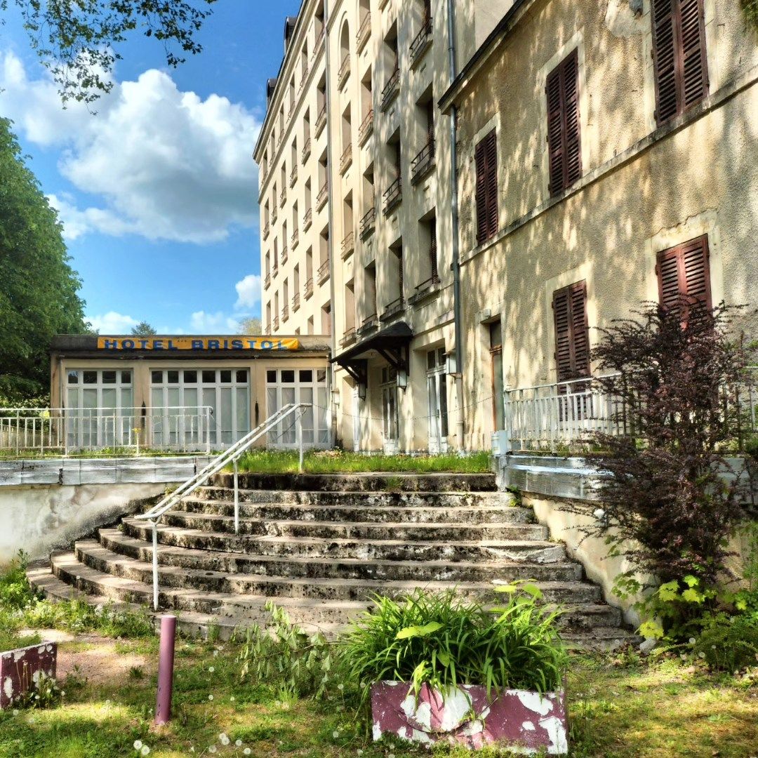 Saint-Honoré-les-Bains, hôtel Le Bristol, entrée, insta (58)