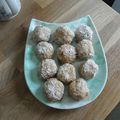 Bouchées au beurre de cacahuètes et noix de coco râpée!