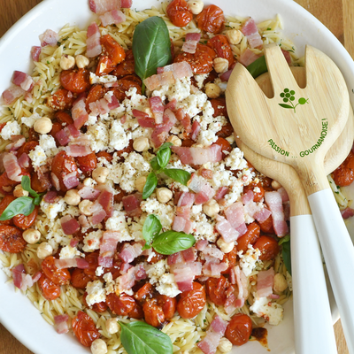 SALADE D'ORZO, TOMATES CONFiTES, FETA, PANCETTA, NOiSETTES & BASiLiC