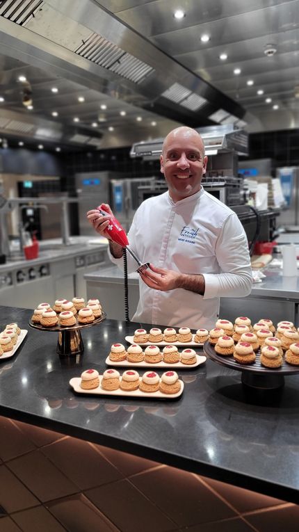 ...Atelier choux avec Bamix et the french pâtissier au grand réfectoire à l'hôtel Dieu à Lyon... (Cathytutu)