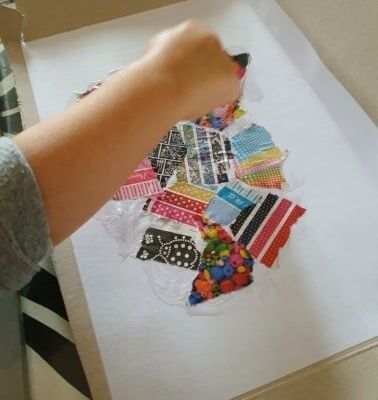 un peu de papier + colle = un magnifique tableau d'Art Moderne