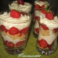 Verrines aux fraises, mascarpone, palets breton... Trifles sablés aux fraises du jardin