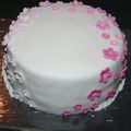 gâteau décoré de fleurs aux couleurs dégradées