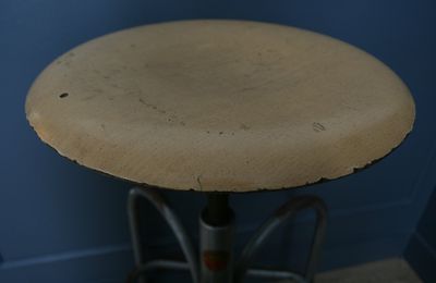 Tabouret Héliolithe à rénover