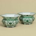 A pair of green-enamelled hexagonal jars, zhadou, Shende tang zhi mark in iron-red, Daoguang period (1821-1850)