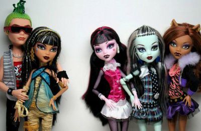 AS MONSTER HIGH, GALEGOS QUE GOBERNAN EN ESPAÑA