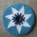 Frisbee fleur blanche sur fond bleu turquoise #FFB000123