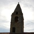 Eglise de Saint Martin IVème siècle au milieu des champs juste le cimetière autour.