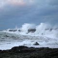 La digue de l'ouest sous l'assaut des vagues