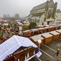 DANS LA DOUCEUR DOMINICICALE, DU MONDE DANS LE VILLAGE DE NOËL.