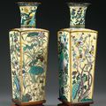 Paire d'importants vases en émaux cloisonnés polychromes sur fond jaune. Chine, fin XIXe siècle