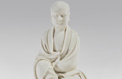 A small Dehua figure of Damo, 17th-18th century
