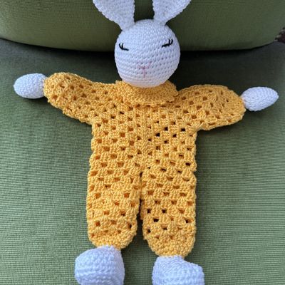 Doudou lapin au crochet
