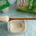 yaourts de soja maison à seulement 45 kcal et riches en fibres (diététiques, végans, sans gluten, sans sucre et avec Sukrin)