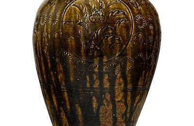 Rare 14th century ceramic flask leads the Bonhams Fine Japanese & Korean Works of Art Sale